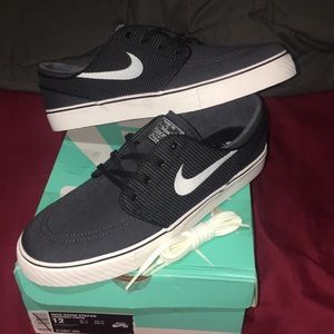Nike Janoski